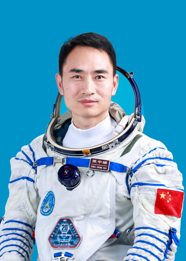 创通网 神二十乘组航天员陈中瑞：开拖拉机？开飞机？开飞船！